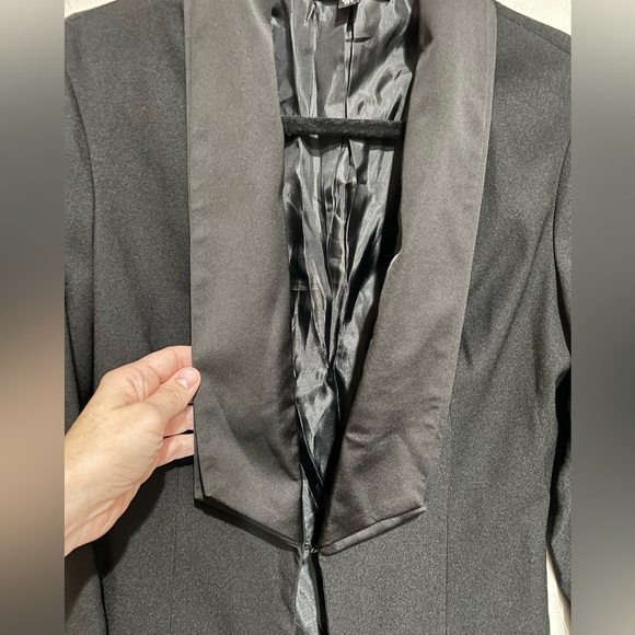 Missguided Black Blazer with Satin Lapels, size 6 - Picture 2 of 6